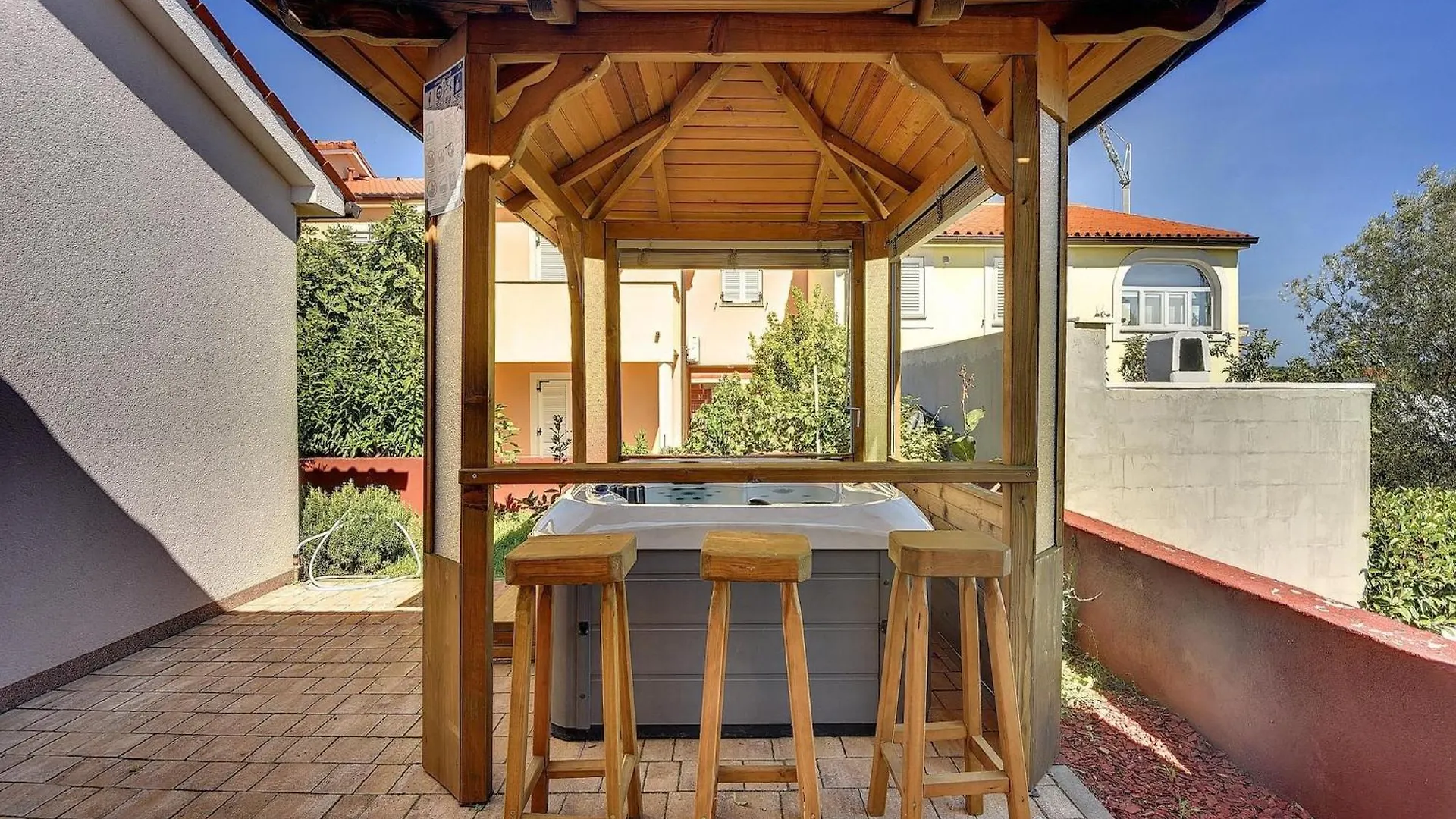 Holiday Home With Terrace And Outdoor Kitchen Medulin